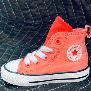 Toddler Girl Converse Hightop sneakers